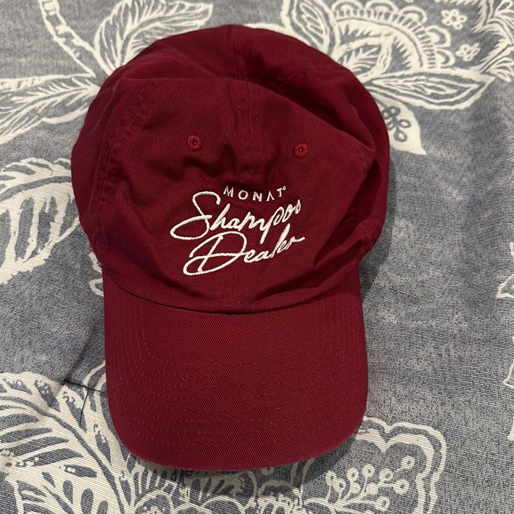 Monat Shampoo Dealer hat